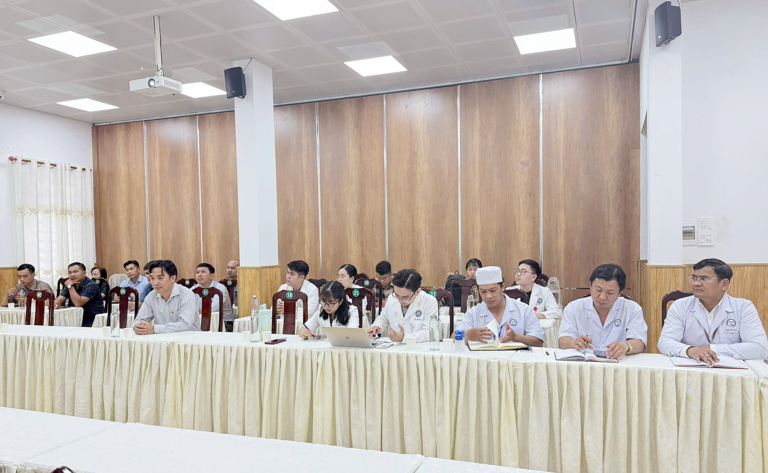 TẬP HUẤN ĐỀ CƯƠNG VÀ QUY TRÌNH TRIỂN KHAI ĐỀ TÀI NGHIÊN CỨU BỘ Y TẾ